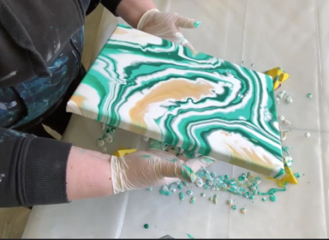 Fluid paint pour